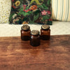 Lot de 3 petits bocaux style pot apothicaire en verre moulé ambré avec bouchon d'origine en liège - Hello Broc