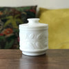 Boîte cylindrique vintage en verre opalin blanc - Hello Broc