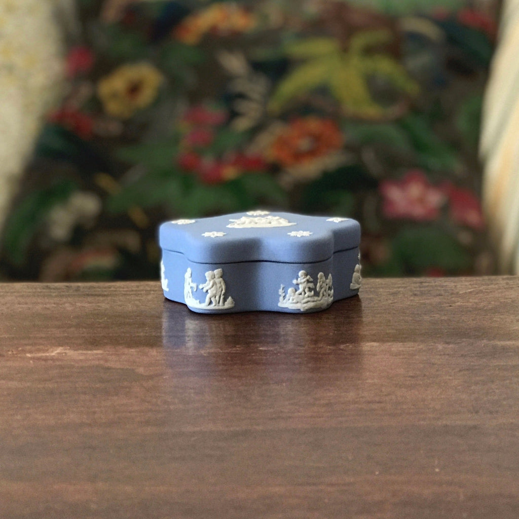 Petite boîte décorative bleu ciel Wedgwood par Hello Broc brocante en ligne
