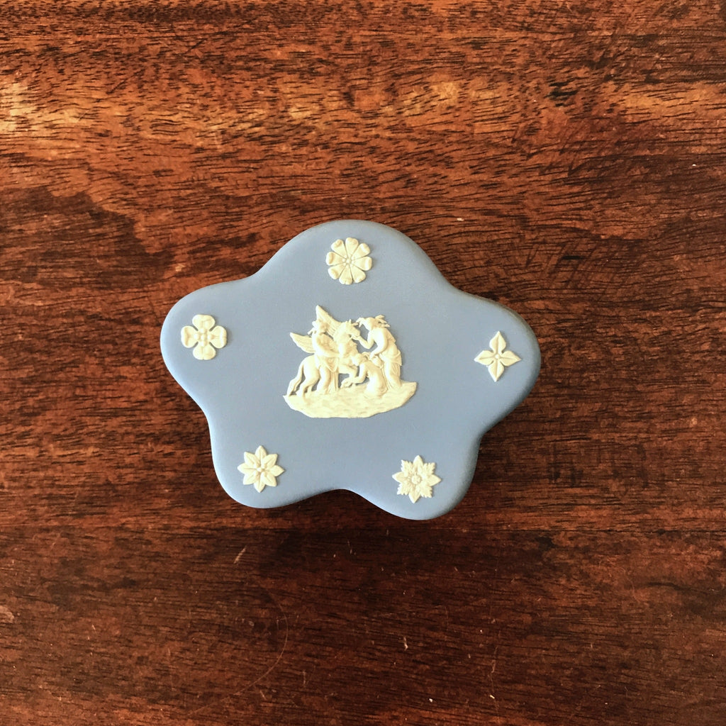 Petite boîte décorative bleu ciel Wedgwood par Hello Broc brocante en ligne