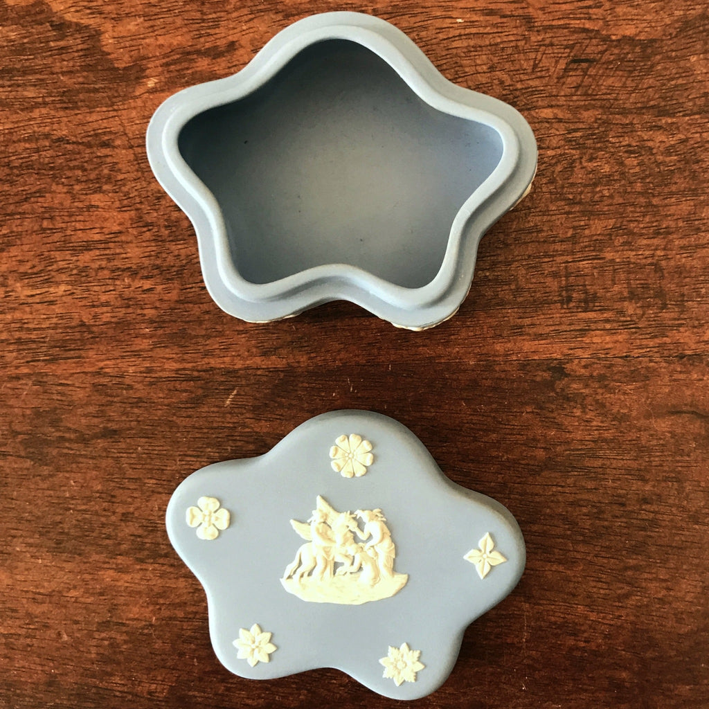 Petite boîte décorative bleu ciel Wedgwood par Hello Broc brocante en ligne