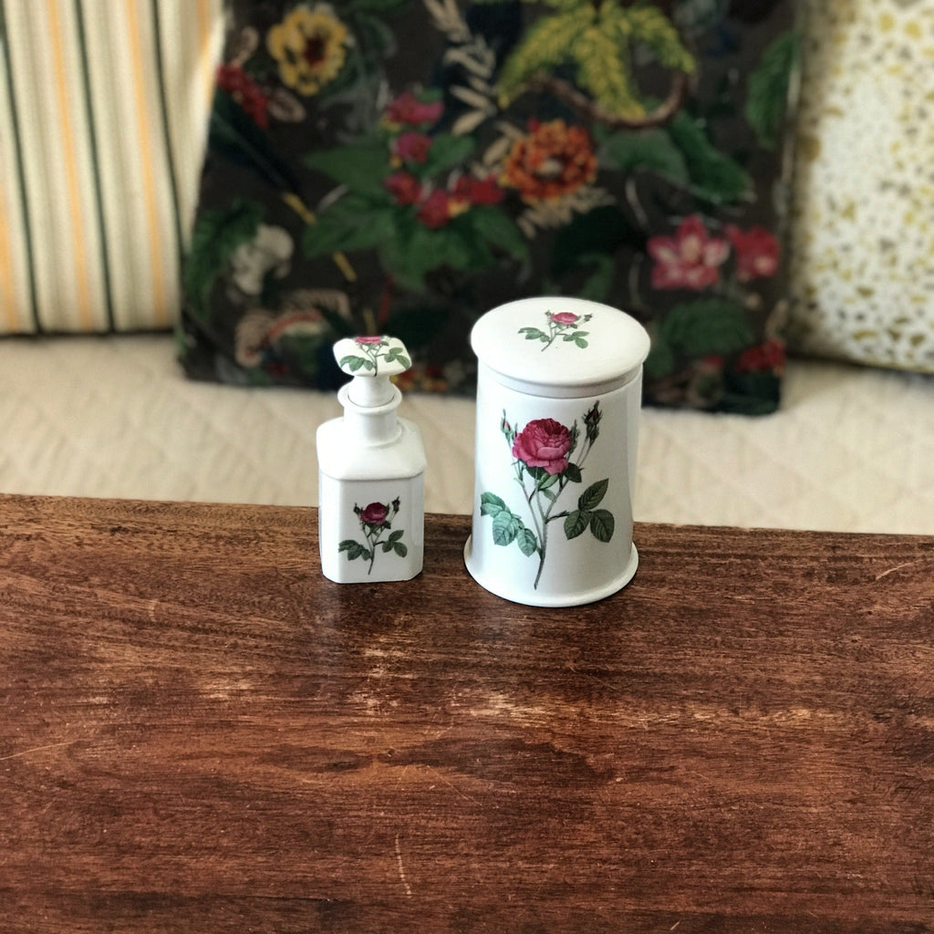 Flacon et pot pour salle de bain en céramique blanche Porcelaine de la Reine France par Hello Broc brocante en ligne