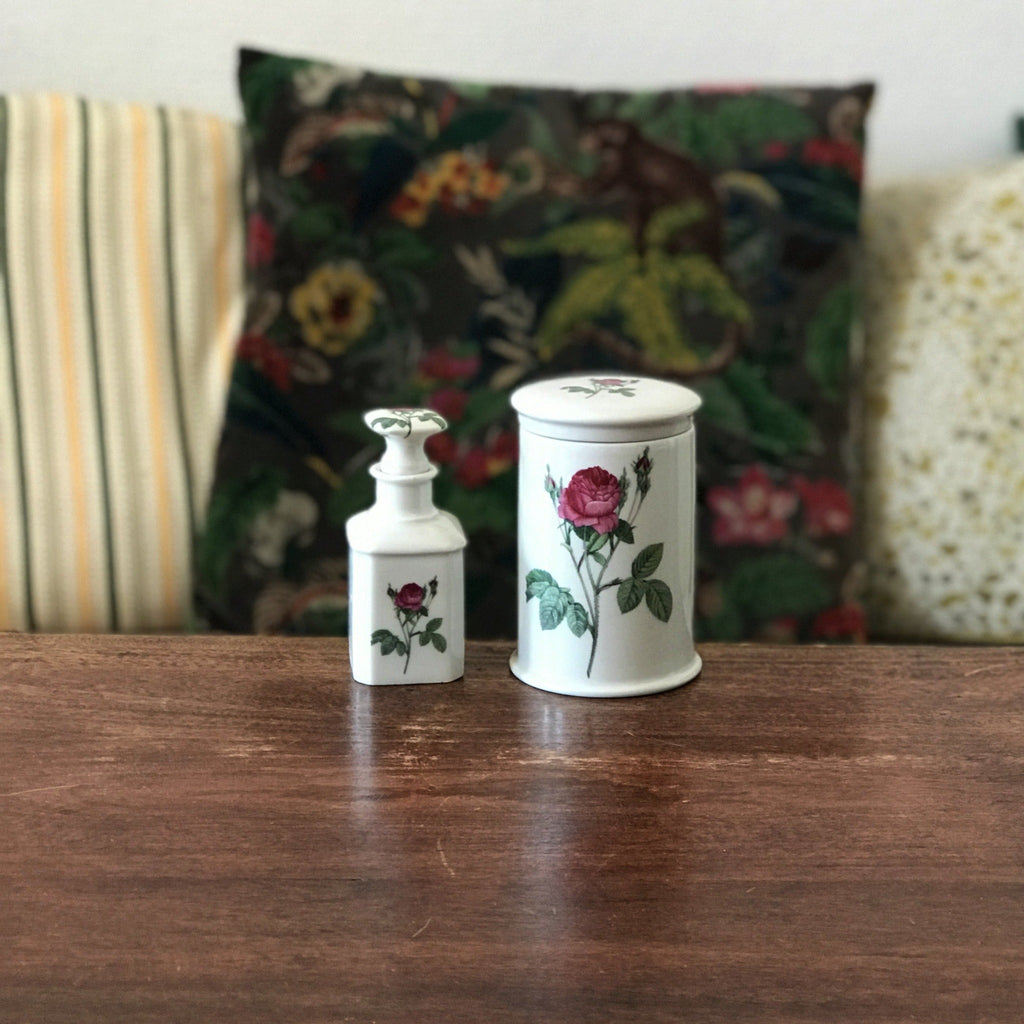 Flacon et pot pour salle de bain en céramique blanche Porcelaine de la Reine France par Hello Broc brocante en ligne