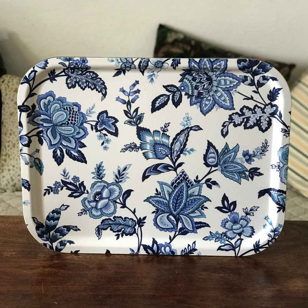 Grand plateau rectangulaire en fibre de verre décor grosses fleurs bleues - Hello Broc