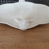 Serviteur ou mendiant trilobé anse fleur en relief en porcelaine blanche de Limoges France - Hello Broc