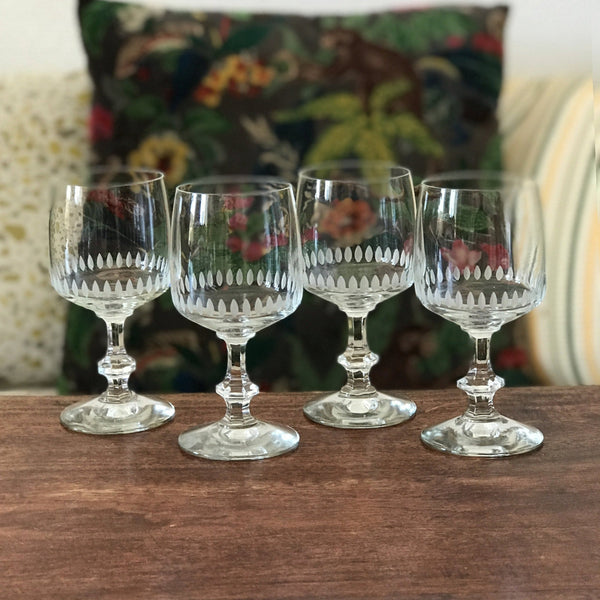 Lot de 4 verres à vin blanc en cristal taillé - 2 lots en stock - Hello Broc