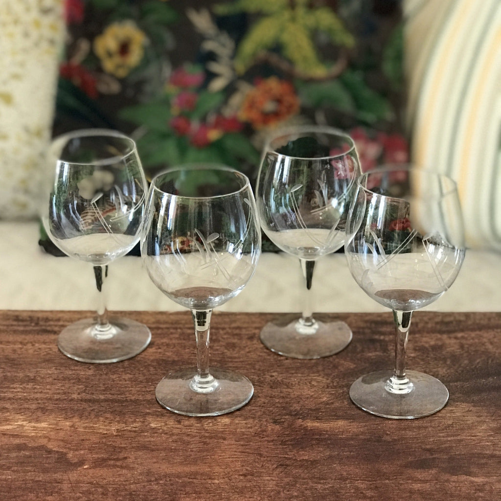Lot de 4 verres ballon sur pied en cristal gravé décor années 80 par Hello Broc brocante en ligne