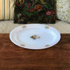 Plat de service ovale Arcopal vintage en verre opalin blanc décor rose rose années 70 / 80 par Hello Broc brocante en ligne