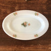 Plat de service ovale Arcopal vintage en verre opalin blanc décor rose rose années 70 / 80 par Hello Broc brocante en ligne