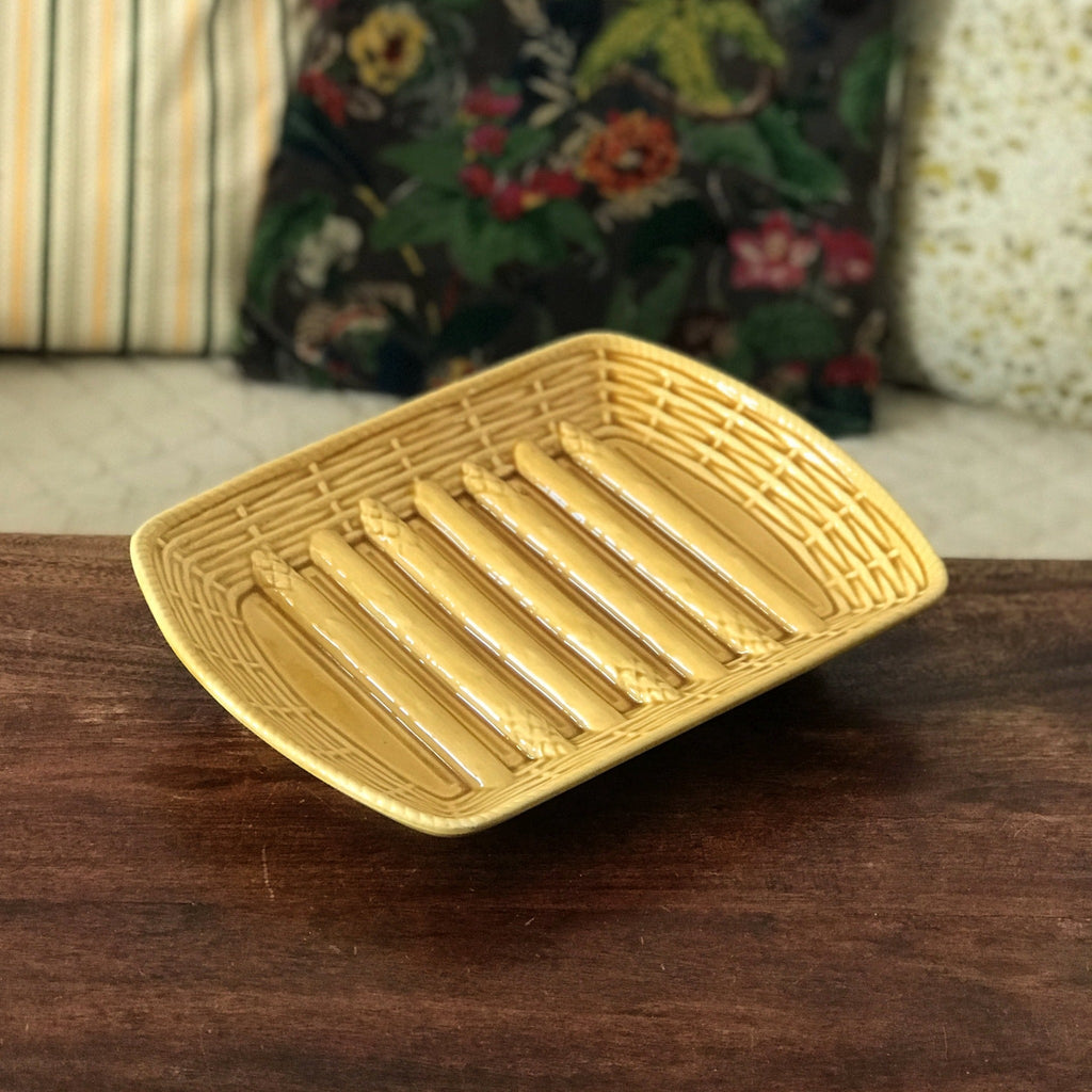 Plat à asperges rectangulaire en faïence jaune moutarde Sarreguemines par Hello Broc brocante en ligne