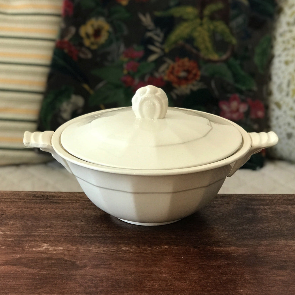 Petite soupière en faïence de Moustier - Notre petite brocante Petite soupière en faïence de Moustier - Notre petite brocante
