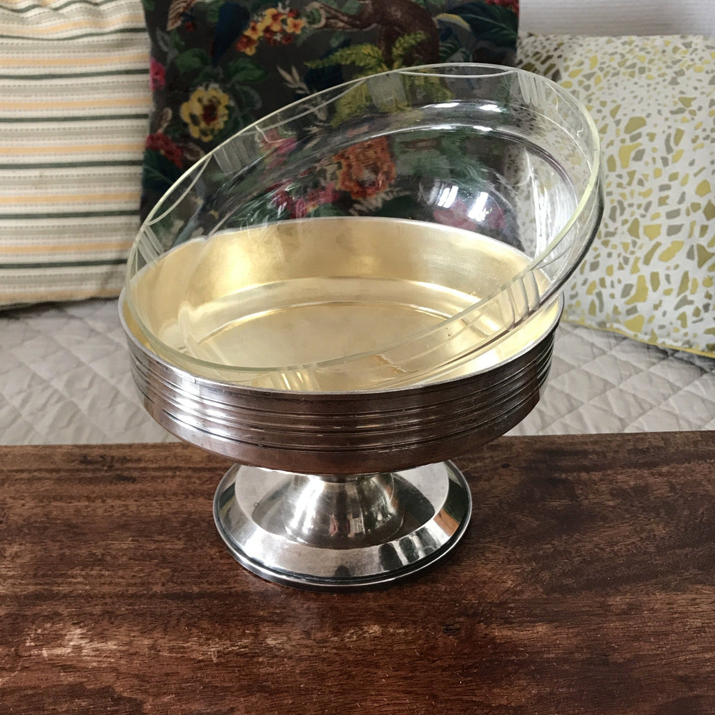Coupe à fruit sur piédouche base en métal argenté et coupelle en verre moulé - Hello Broc