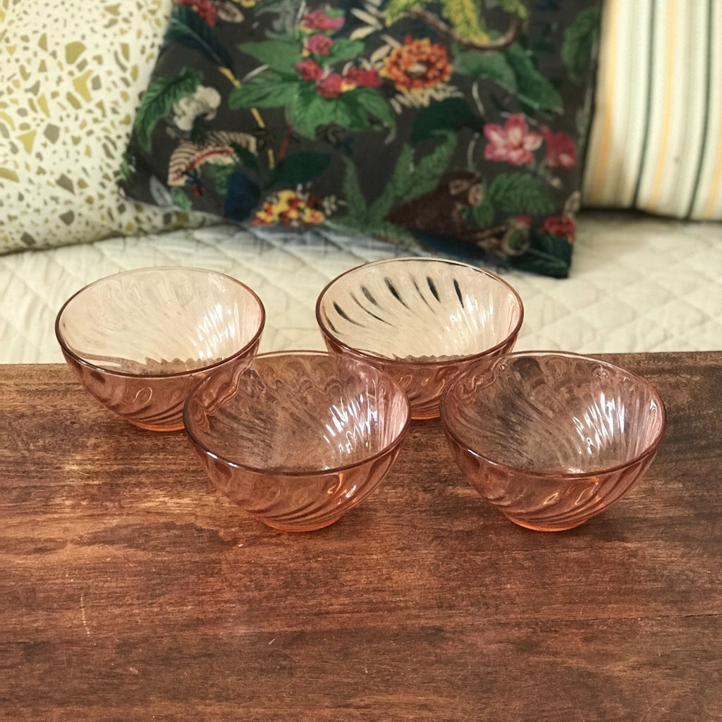 Lot de 4 bols en verre moulé torsadé rose Arcoroc - Hello Broc