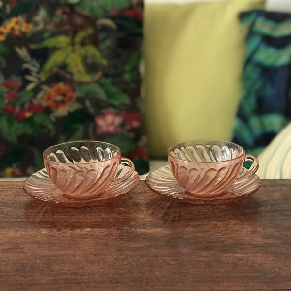 Lot de 2 tasses et 2 sous-tasses coordonnées en verre moulé rose Luminarc Arcoroc Rosaline - 2 en stock - Hello Broc