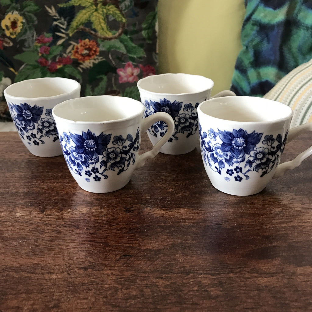 Lot de 4 tasses en faïence de Sarreguemines décor Derby bleu - Hello Broc
