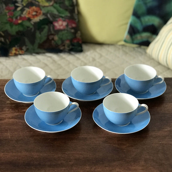 Lot de 5 tasses à thé bleu et 5 soucoupes coordonnées en porcelaine de Limoges - Hello Broc