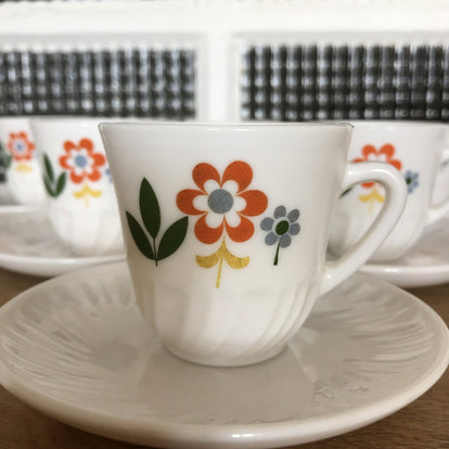 Lot De 3 Tasses Et Sous-tasses Arcopal Vintage Années 60-70 - Décor Fleurs | Verre Opaque Blanc