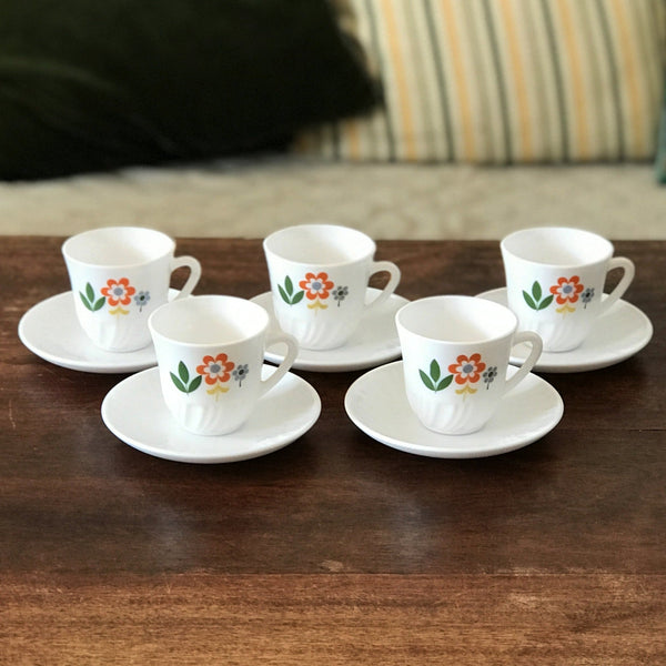 Lot de 5 tasses à café et sous-tasses Arcopal années 70 dessin fleurs - Hello Broc