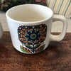 Paire de tasses en céramique mouchetée et décor à grosses fleurs maya années 70 par Hello Broc brocante en ligne