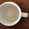 Paire de tasses en céramique mouchetée et décor à grosses fleurs maya années 70 par Hello Broc brocante en ligne