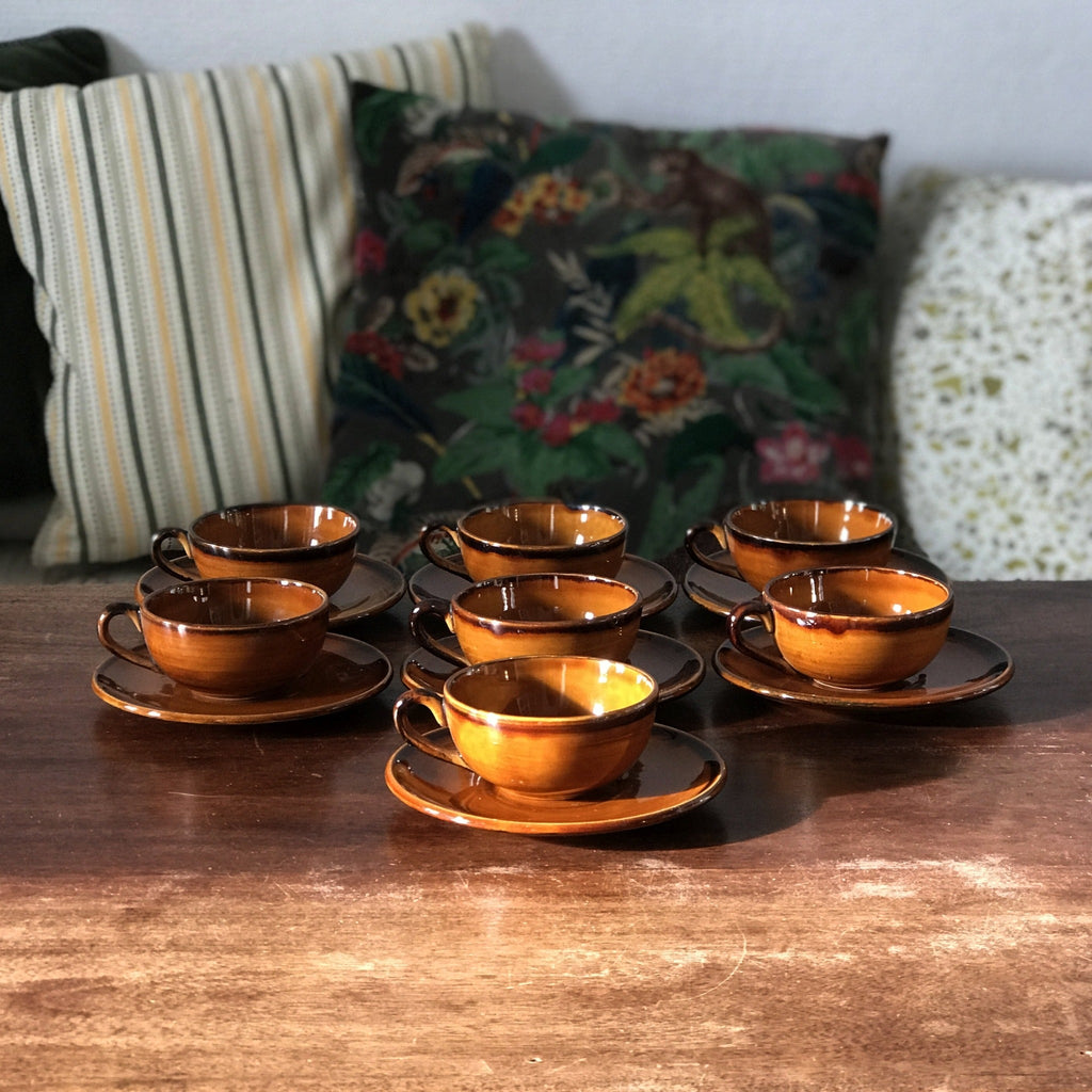 Lot de 7 tasses à café et soucoupes coordonnées en céramique marron de St Clément France