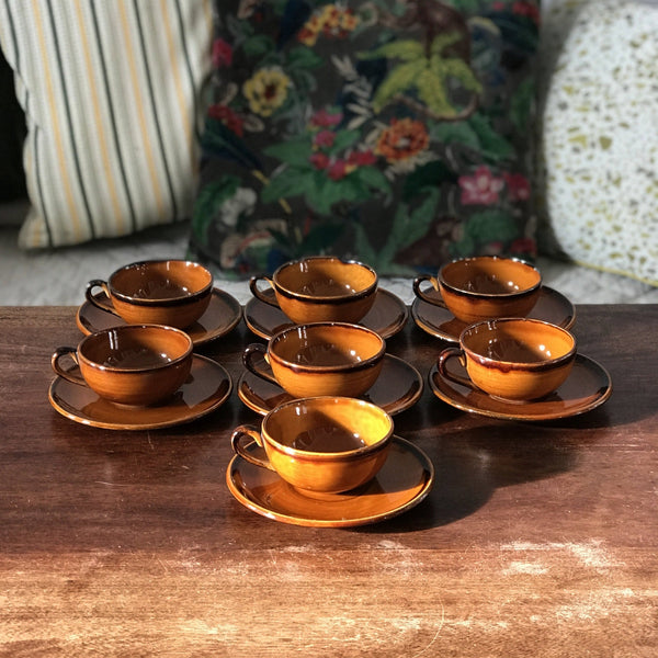 Lot de 7 tasses à café et soucoupes coordonnées en céramique marron de St Clément France par Hello Broc brocante en ligne
