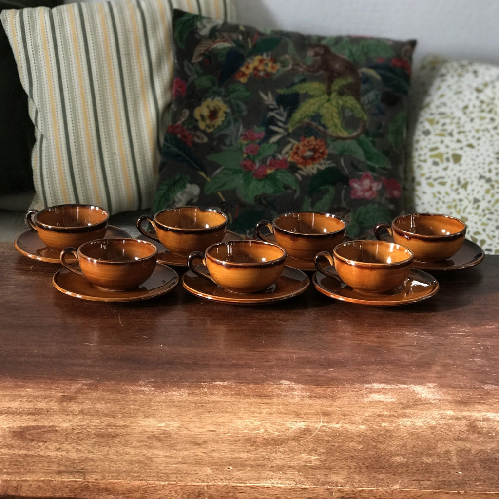 Lot de 7 tasses à café et soucoupes coordonnées en céramique marron de St Clément France