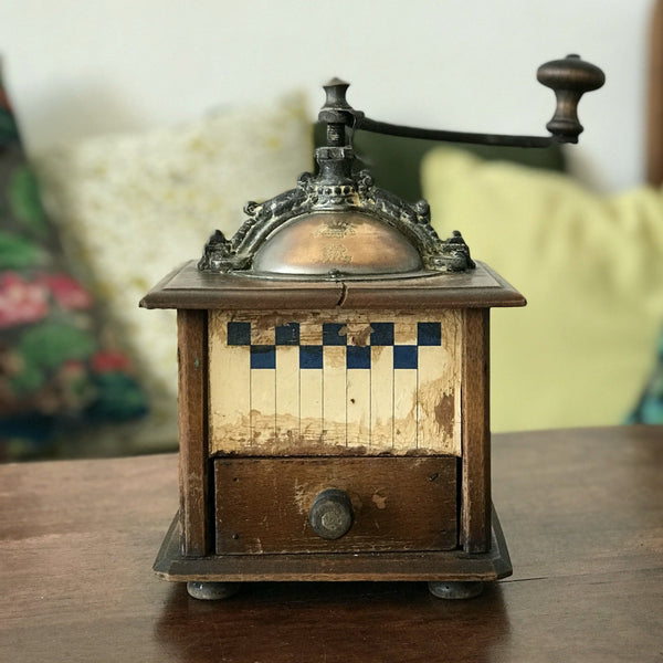 Moulin à café Peugeot Frères en bois décor dit Lustucru - Hello Broc