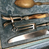 Service à gigot et à salade Coutellerie Delaire Art Nouveau métal et manches en corne - Hello Broc