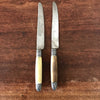 Coffret ménagère de 12 couteaux manche en corne, détails en métal argenté par Hello Broc brocante en ligne