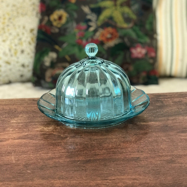 Cloche à fromage et son plateau en verre moulé bleu - Hello Broc