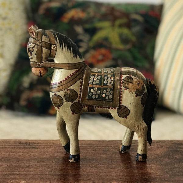 Cheval en bois peint souvenirs du Rajasthan par Hello Broc brocante en ligne