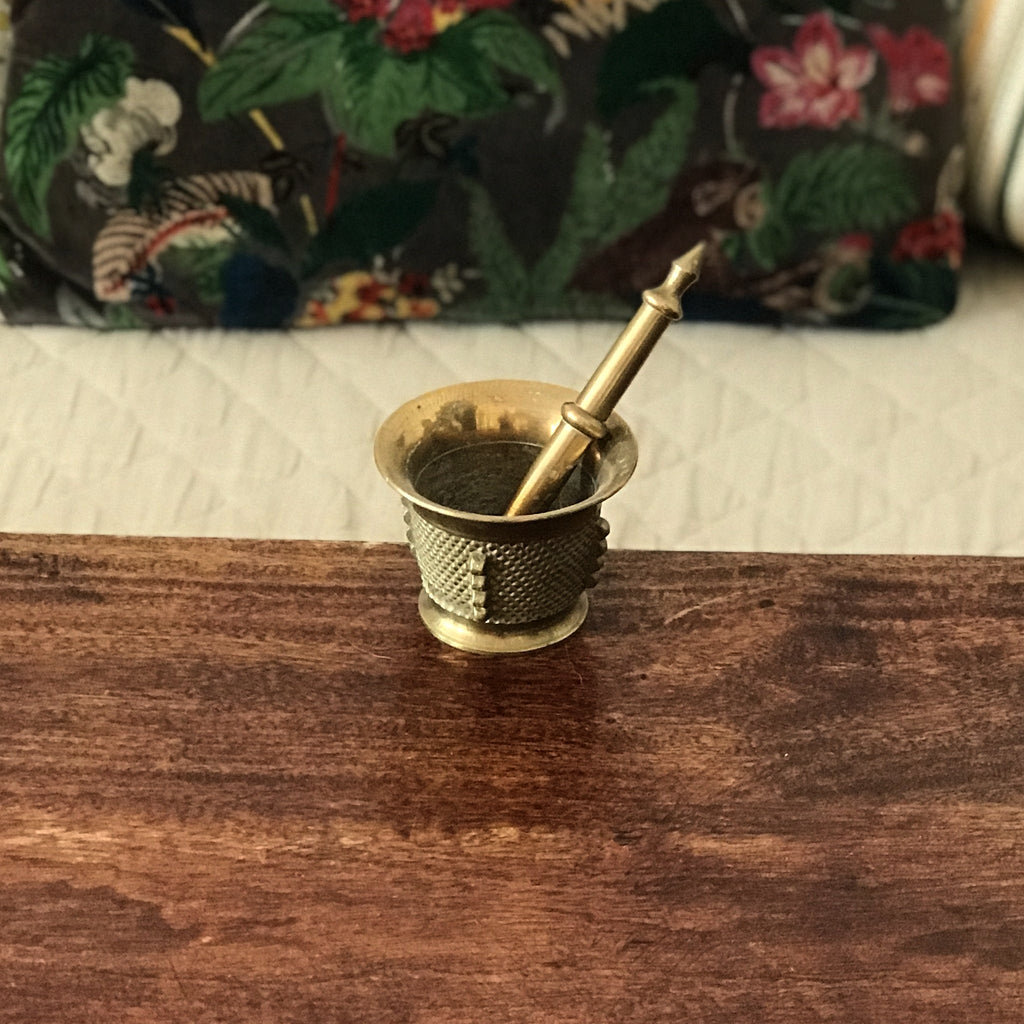 Petit mortier et son pilon en bronze doré - Hello Broc