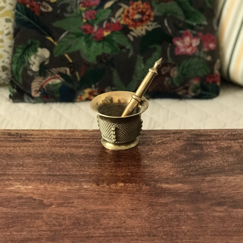 Petit mortier et son pilon en bronze doré - Hello Broc