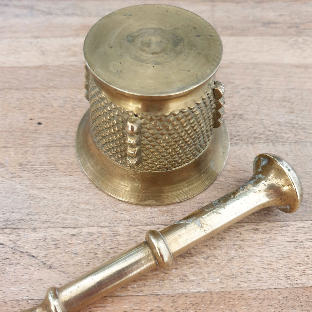 Petit mortier et son pilon en bronze doré - Hello Broc