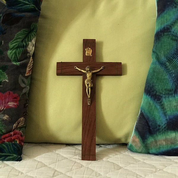 Crucifix années 50 bronze, chêne et laiton - Hello Broc