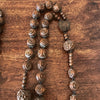 Grand chapelet en billes de bois sculptées - Hello Broc