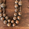 Grand chapelet en billes de bois sculptées - Hello Broc