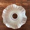 Abat-jour forme tulipe en pâte de verre au rebord volanté par Hello Broc brocante en ligne