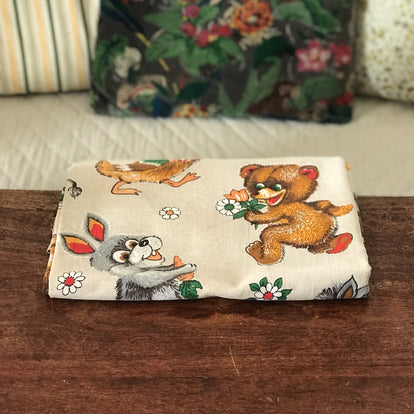 Coupon De Tissu Jeux Enfants Ancien - Motif Floral Et Personnages - 112 Cm X 50 Cm - Coton France - Neuf