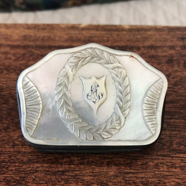 Petit porte-monnaie en nacre époque Napoléon 3 fin XIXème siècle par Hello Broc brocante en ligne