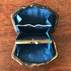 Petit porte-monnaie en nacre époque Napoléon 3 fin XIXème siècle par Hello Broc brocante en ligne