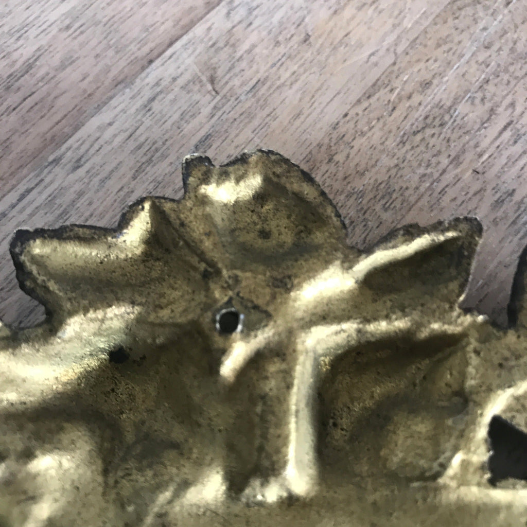 Ancienne décoration d'armoire pot fleurs en bronze doré L. Noël - Hello Broc