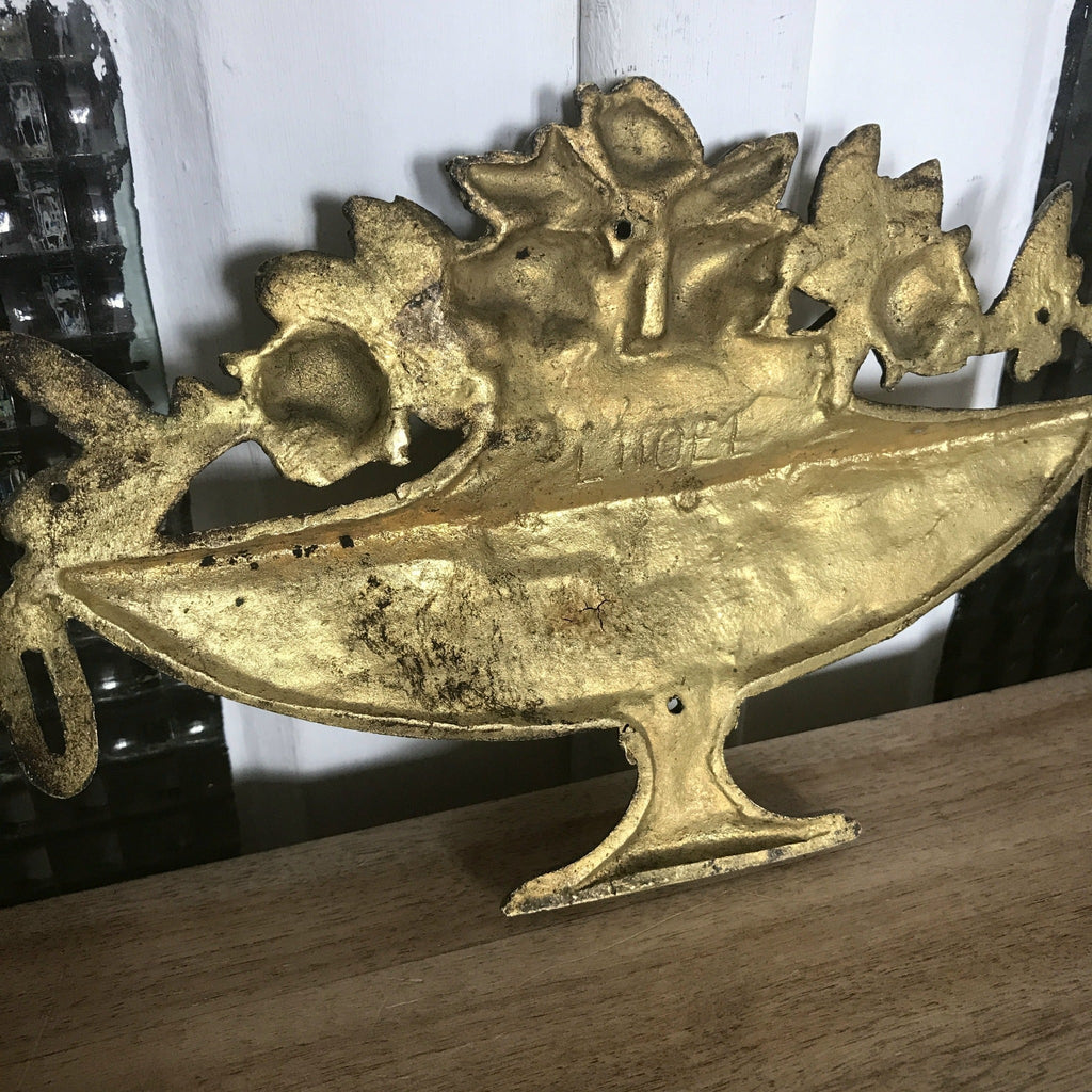 Ancienne décoration d'armoire pot fleurs en bronze doré L. Noël - Hello Broc