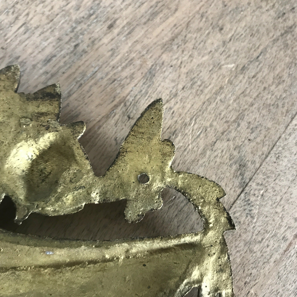 Ancienne décoration d'armoire pot fleurs en bronze doré L. Noël - Hello Broc