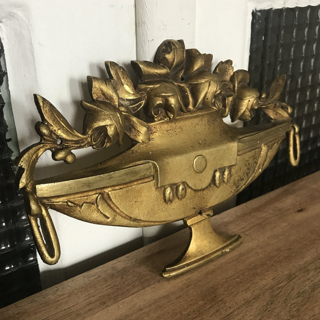 Ancienne décoration d'armoire pot fleurs en bronze doré L. Noël - Hello Broc
