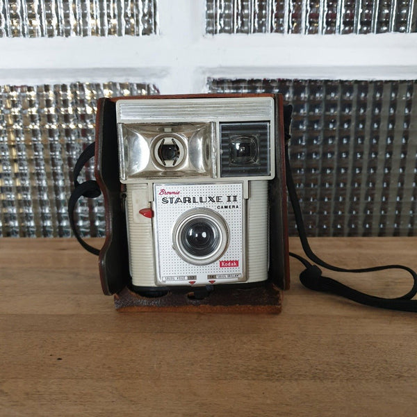Appareil photo vintage dans sa boîte Kodak Brownie Starluxe II années 60 - Hello Broc