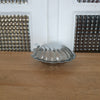 Beurrier vintage en forme de coquillage années 70 en chrome et verre bleu - Hello Broc