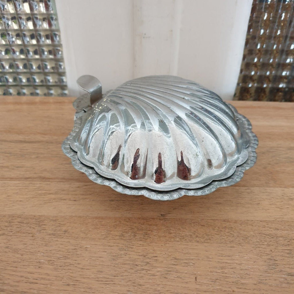 Beurrier vintage en forme de coquillage années 70 en chrome et verre bleu - Hello Broc