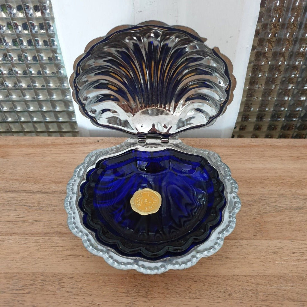 Beurrier vintage en forme de coquillage années 70 en chrome et verre bleu - Hello Broc